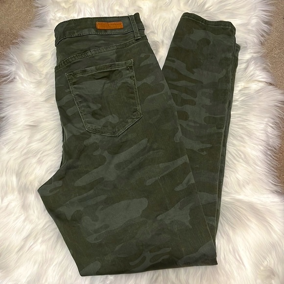 Social Standard by Sanctuary Green Camo High Rise Skinny Jeans Size 10 - Picture 4 of 10